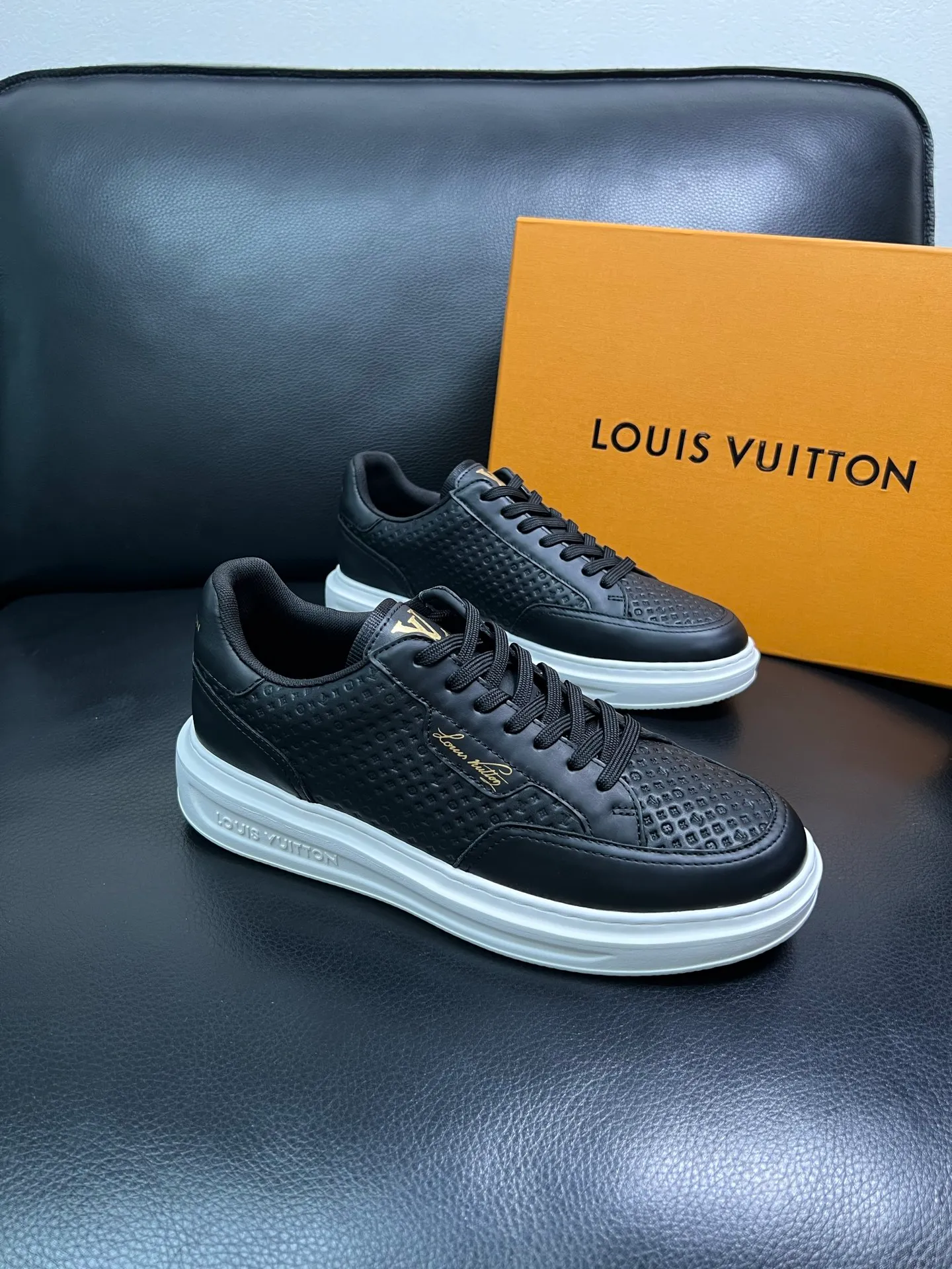 Men's shoes 💰740 Lv high quality top crafts Louis Vuitton sports shoes counter synchronized with original factory configuration, uppers imported from Italy, high-quality splicing colorful complex crafts, imported mesh pads soft and comfortable, soles: original soles specially provided by the original factory, T men's shoes 💰U exclusive movable molded soles super comfortable, original factory and single goods, welcome to compare, code number 38-44 (customized 45) 85867